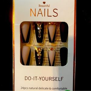 Press on nails